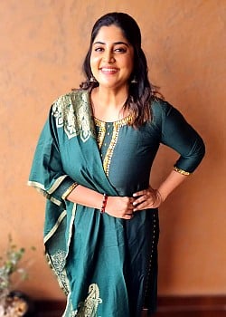 Manjima Mohan image 2 of 3