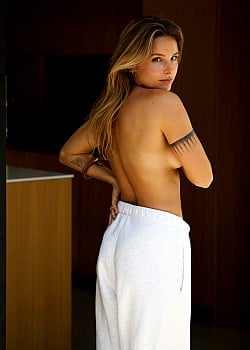 Manon Lanza image 3 of 3