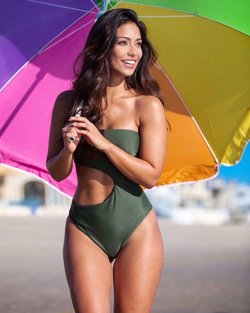 Manuela arbelaez in bikini
