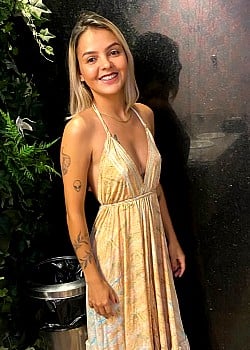 Mara Oliveira (Instagram) image 1 of 4