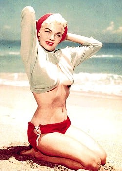Maria Stinger image 2 of 2
