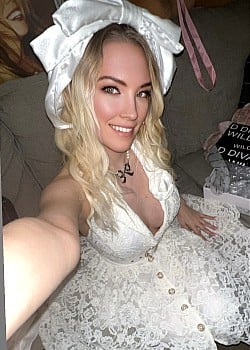 Mariah Dreamgirl image 1 of 2
