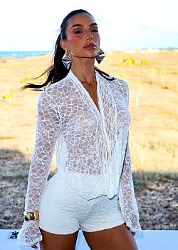 Mariana Manfrinato image 3 of 4