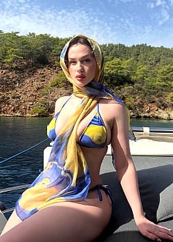 Mariana Marjana image 2 of 3
