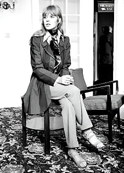 Marianne Faithfull image 2 of 2