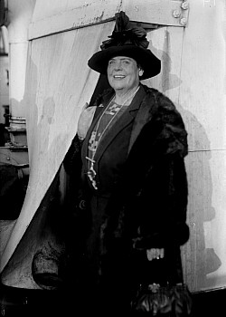 Marie Dressler image 3 of 4