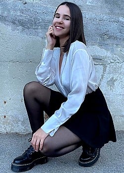 Marina Kaye image 1 of 2