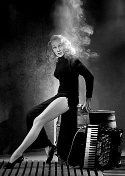 Marlene Dietrich image 1 of 3