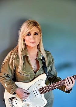 Marnie Stern image 2 of 3