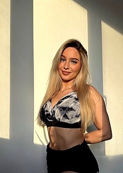 Martyna Kladny image 1 of 2