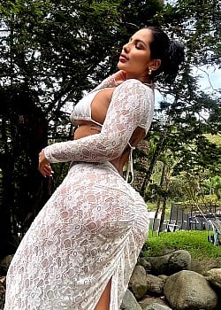 Maryeli Calderon image 3 of 4