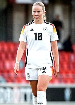 Mathilde Janzen image 4 of 4
