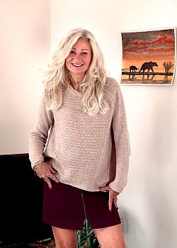 Mature British Ellen image 3 of 4