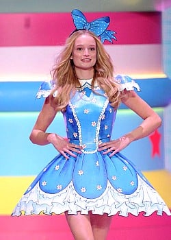 Maud Welzen image 3 of 3