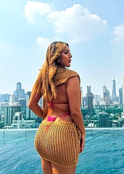 Maya Hart image 2 of 3