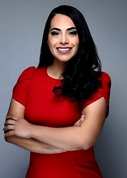 Mayra Flores image 1 of 3