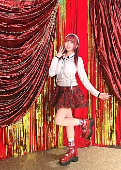 Mayu Mineda image 2 of 4