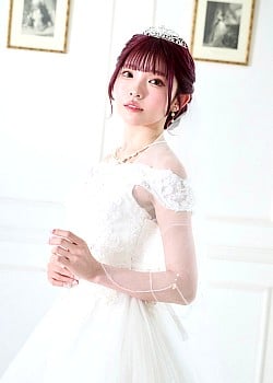 Mayu Mineda image 3 of 4