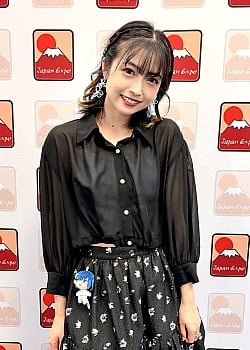 Mayu Yoshioka image 3 of 3