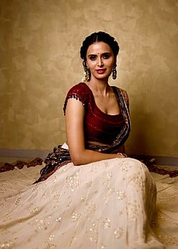 Meenakshi Dixit image 3 of 3