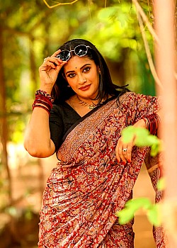 Meera Krishna image 2 of 4