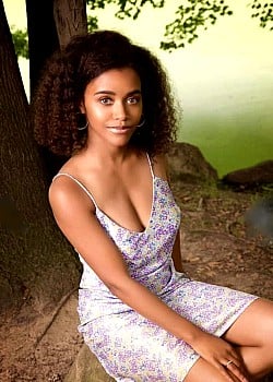 Meeya Davis image 1 of 2