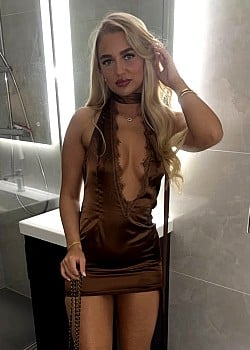 Megan McCarthy (Instagram) image 3 of 4