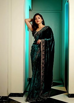 Mehreen Pirzada image 4 of 4