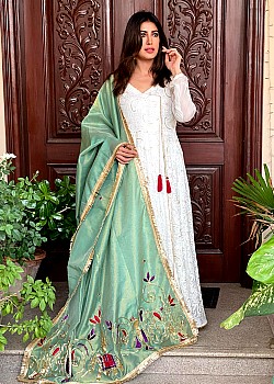 Mehwish Hayat image 3 of 4