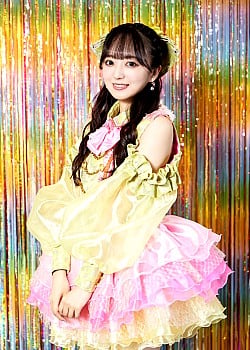 Meina Hibino image 1 of 3