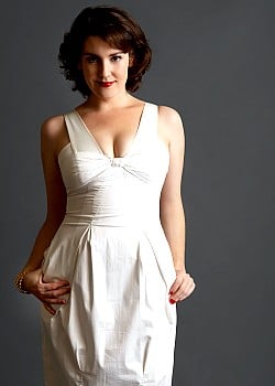 Melanie Lynskey image 1 of 2