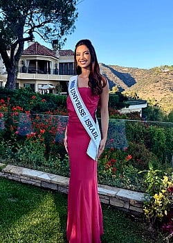 Melanie Shiraz image 3 of 4