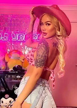 Melissa Grace (Instagram) image 2 of 2