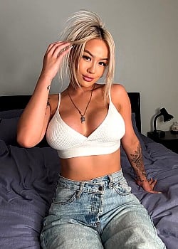 Melissa Grace (Instagram) image 1 of 2
