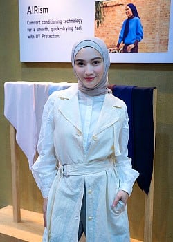Melody Laksani image 1 of 1