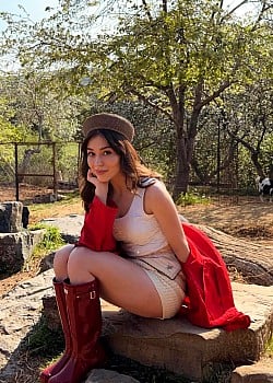 Meltem Akcol image 2 of 3