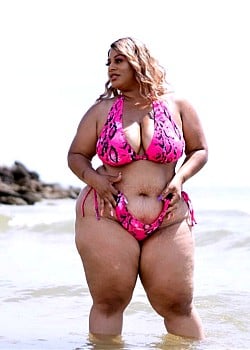 MiMi Jones image 3 of 4