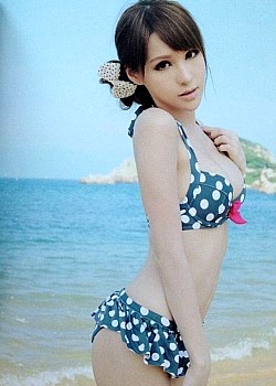 Mia Chan image 2 of 3