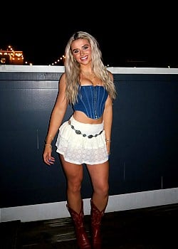 Mia Earls image 1 of 3