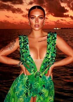 Mia Ferretti image 2 of 4