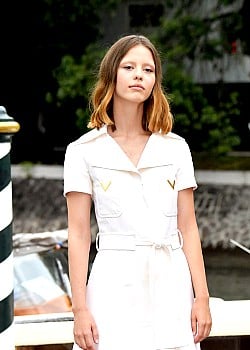 Mia Goth image 4 of 4
