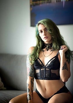 Mia Hope image 1 of 4
