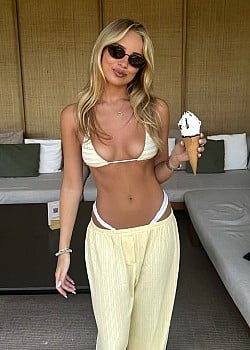 Mia Mullins image 3 of 4