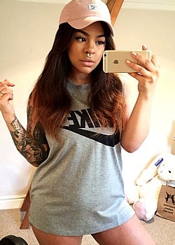 Mia Redworth image 1 of 2