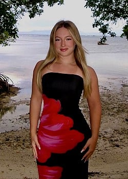 Mia Thompson image 1 of 4