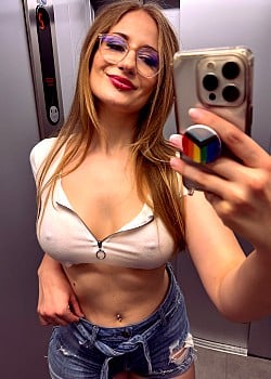 Mika Nox image 2 of 2