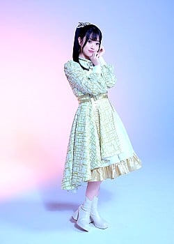 Mika Takayanagi image 2 of 3