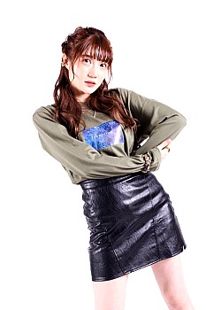 Mikako Izawa image 4 of 4