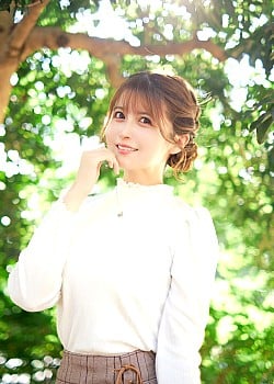 Miki Sakura image 2 of 3