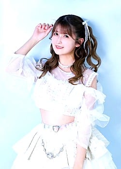 Miki Sakura image 3 of 3